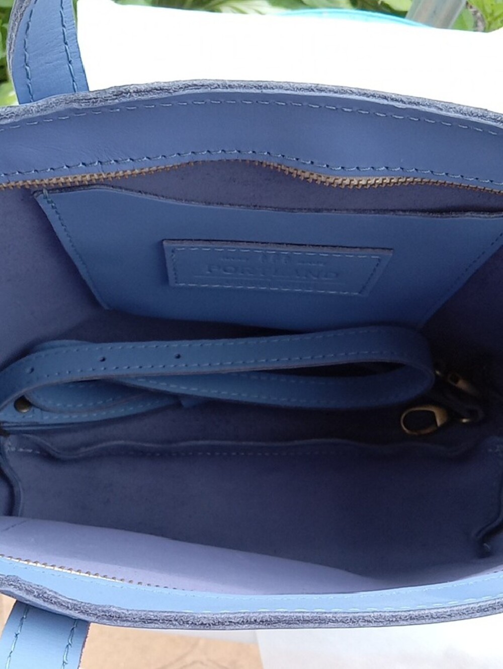 Gorgeous Portland Leather Crossbody Tote Med. Jacaranda Brand New - Picture 7 of 7
